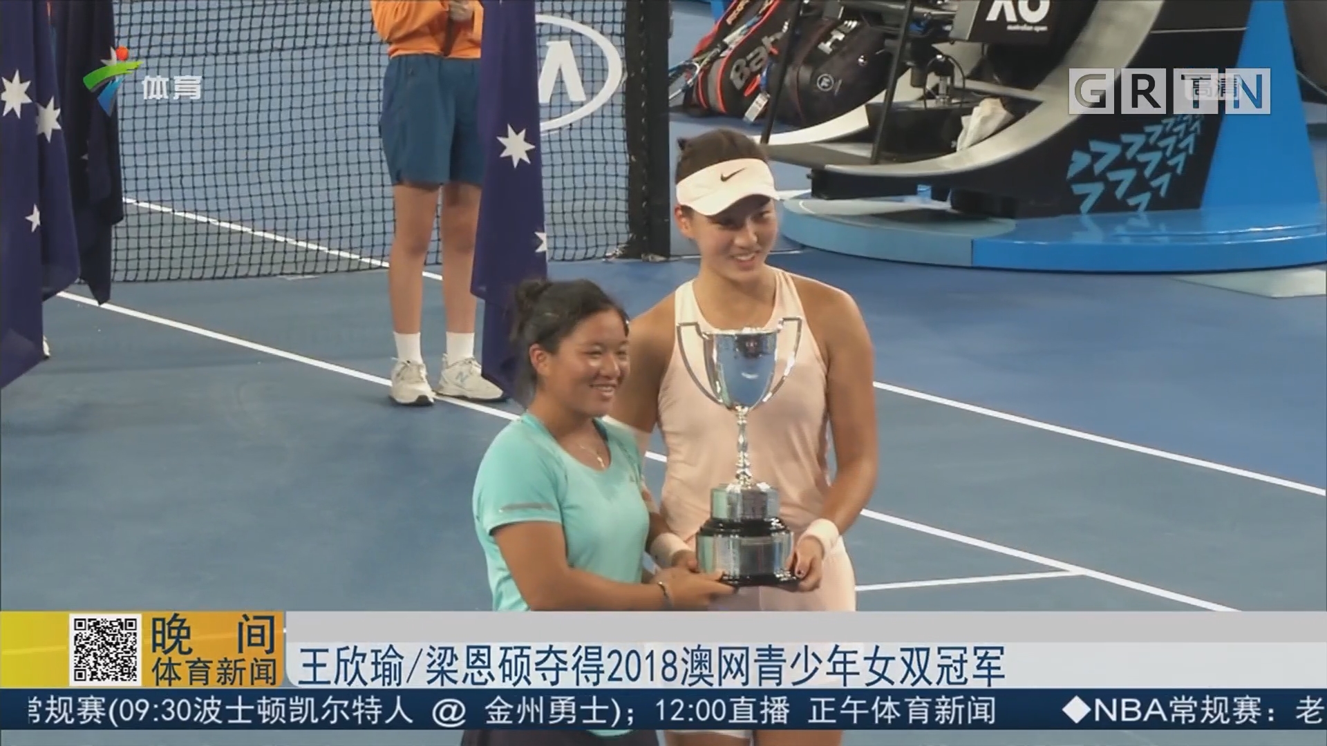 他在场上拥 他在场上拥